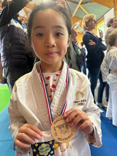 Elise, fille de Hoai 2006, obtient sa première médaille de judo à Arras